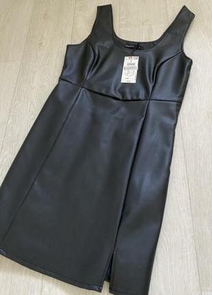 Стильное платье экокожа черного цвета теплый сарафан р. s