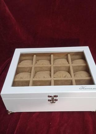 Шкатулка на дванадцять годинників