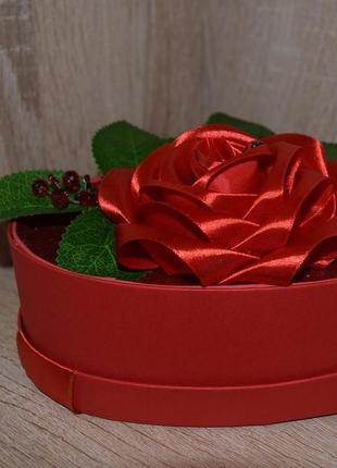 Квіткова композиція "палка любов"в червоній коробці у формі серця3 фото