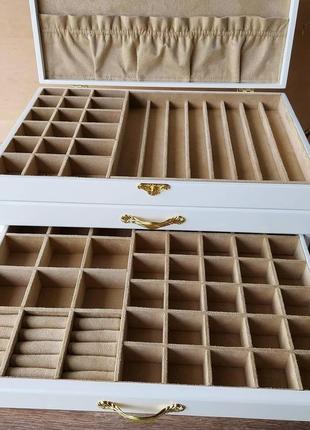 Белый большой комод для украшений