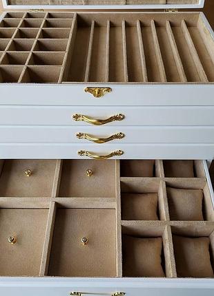 Белый большой комод для украшений