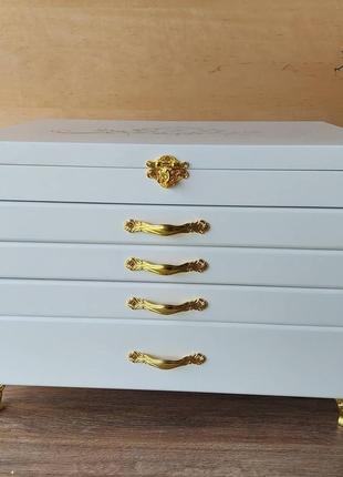 Белый большой комод для украшений