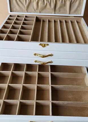 Белый большой комод для украшений