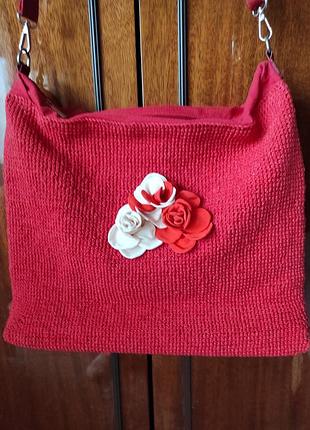 Вязаная красная сумка /
ручная работа