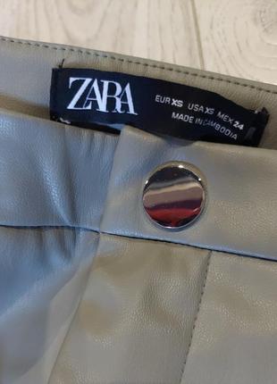 Крутые кожаные брюки, лосины от zara оливкового цвета 428 фото