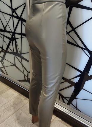 Крутые кожаные брюки, лосины от zara оливкового цвета 423 фото