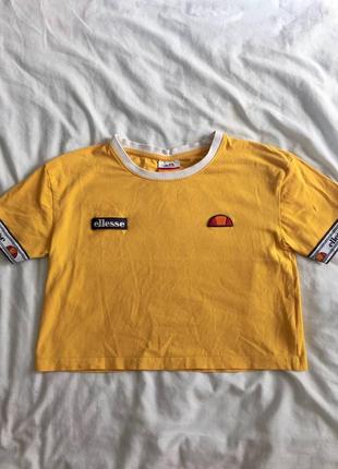 Женская короткая футболка от ellesse