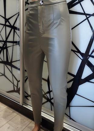 Крутые кожаные брюки, лосины от zara оливкового цвета 4210 фото
