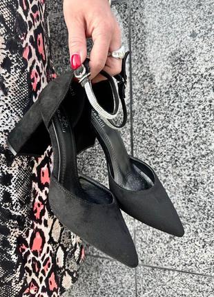 Черные женские туфли на каблуке каблуке с ремешком с камушками стразами замшевые9 фото