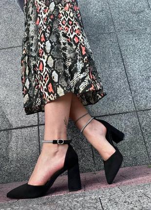 Черные женские туфли на каблуке каблуке с ремешком с камушками стразами замшевые8 фото