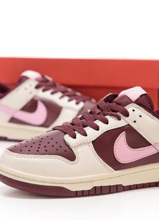 Розкішні жіночі кросівки nike sb dunk low retro prm valentine’s day бежеві з бордовим6 фото