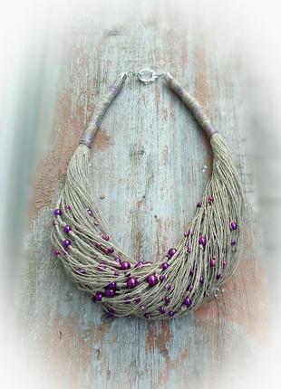 Льняное колье на шею с фиолетовыми бусинками.