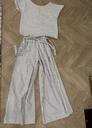 Костюм в полоску