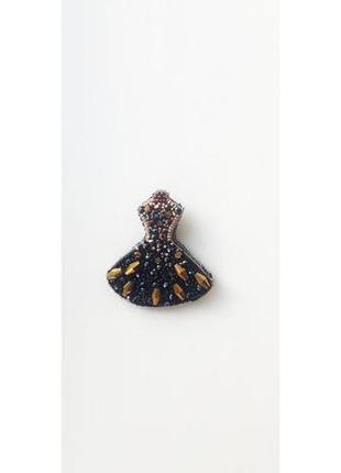 Брошь со стразами, бисером и кристаллами "маленькое черное платье"8 фото