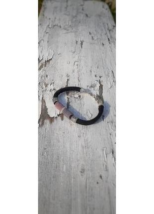 Женский кожаный браслет с бисерным плетением.6 фото