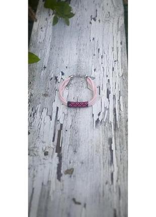 Яскравий рожевий шкіряний браслет з бісерним плетінням5 фото