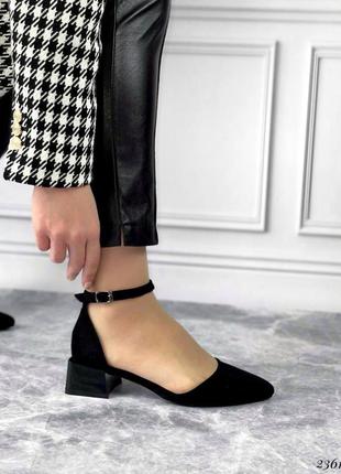 Женские черные замшевые туфли с ремешком на низком каблуке4 фото