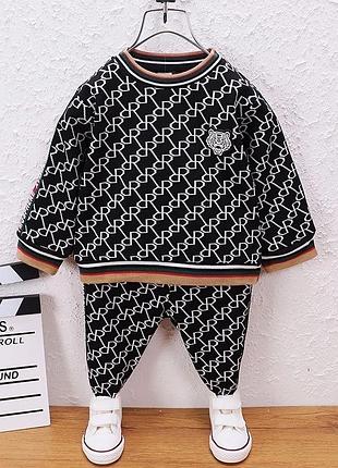 Стильний костюм