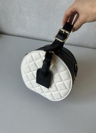 Стильная сумка полукруг чернр белая