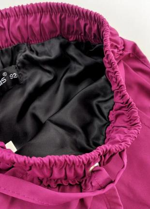 Штани непромокаючі з плащівки для дівчаток насиченого малинового кольору4 фото