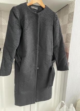 Стильне чорне пальто прямого крою2 фото