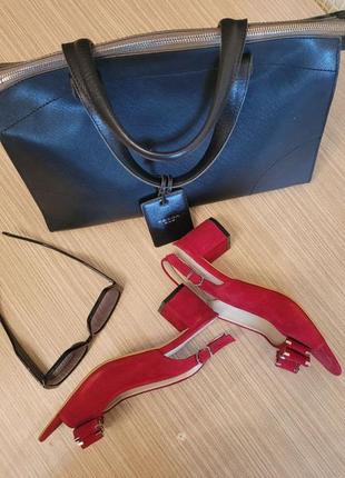 Босоніжки на каблучці, натуральна замша зовні, всередині натур шкіра, примірялися, вітринний зразок.