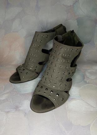 Туфли босоножки женские.