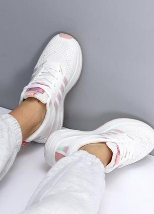 Женские кроссовки в спортивном стиле из текстиля, для активного дня светлые белые розовые вставки4 фото