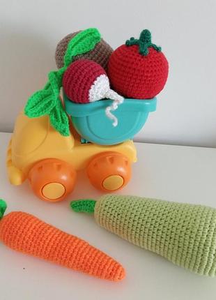 В'язані овочі. в'язана морква, картопля, помідор, кабачок і редис