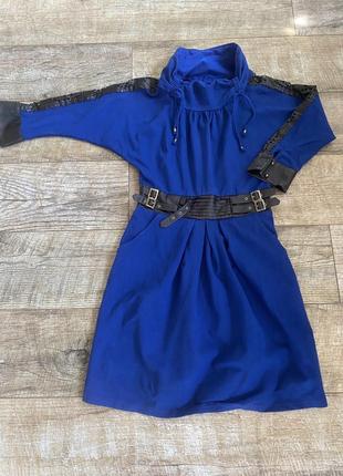 Яскравому масивное плаття