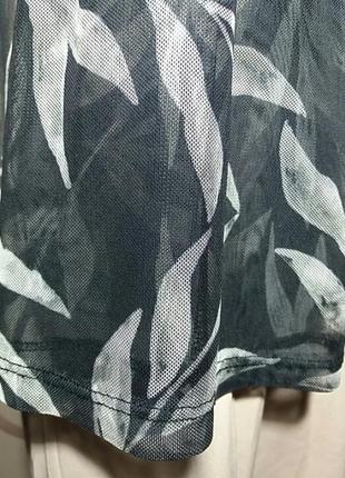 Блуза вільного крою у дрібну сіточку чорного  і сірого кольору.принт листя.5 фото
