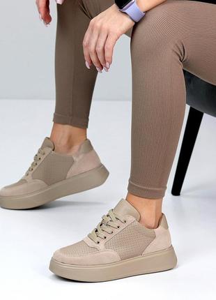 Практичні жіночі кросівки, зверху перфорація в кольорі моко, натуральна шкіра + замша, тренд весни л5 фото