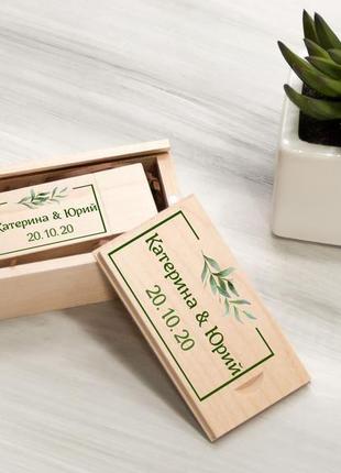 Деревянная флешка в коробочке с нанесением логотипа (текста, рисунка), 16-32 гб