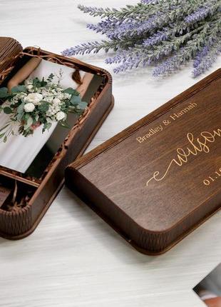 Дерев'яна коробка для фото і флешки з іменним гравіюванням4 фото