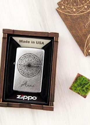 Женская бензиновая зажигалка zippo с гравировкой имени6 фото