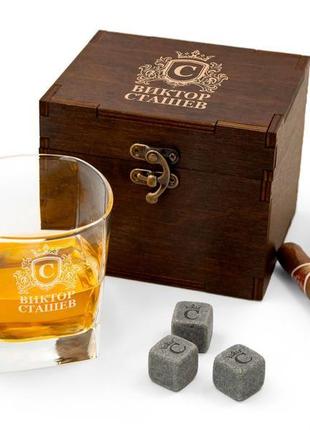 Комплект из стакана для виски с гравировкой и охлаждающих камней в деревянной коробке с надписью5 фото