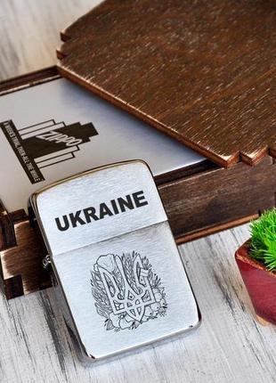 Стильная зажигалка zippo с гравировкой герба украины2 фото