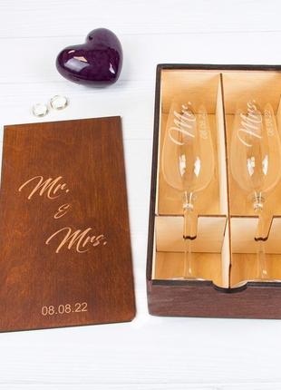 Весільні скляні келихи з написом mr & mrs2 фото