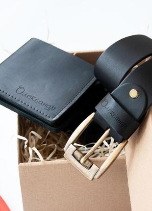 Подарунковий набір для чоловіка: чорний ремінь та гаманець з іменним гравіюванням5 фото