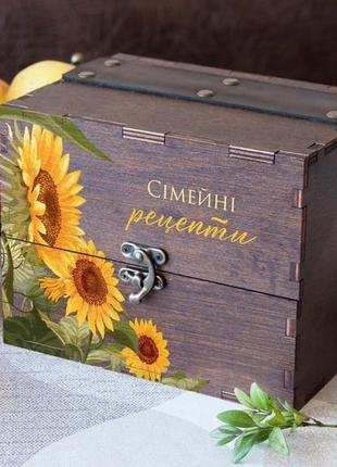 Коробка-органайзер из дерева и надписью семейные рецепты3 фото
