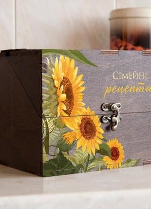 Коробка-органайзер из дерева и надписью семейные рецепты1 фото