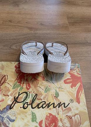 Зодотистые сланцев танкетке