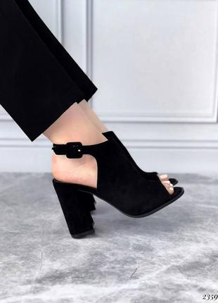 Черные женские закрытые босоножки на каблуке каблуке замшевые4 фото