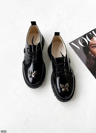 Кожаные лакированные туфли