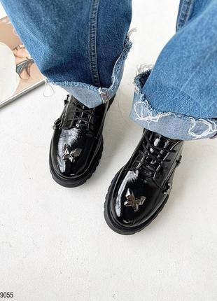 Кожаные лакированные туфли