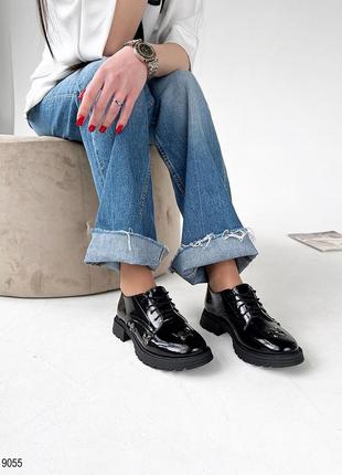 Кожаные лакированные туфли