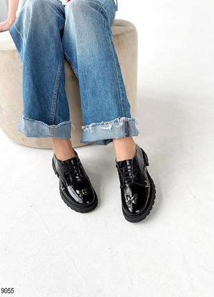 Кожаные лакированные туфли