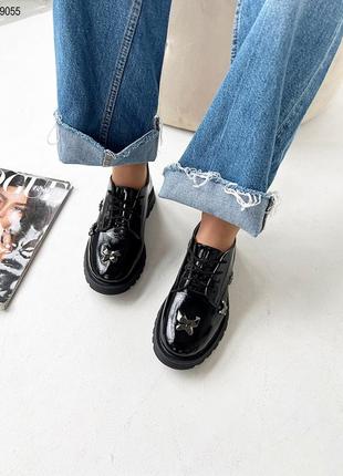 Кожаные лакированные туфли