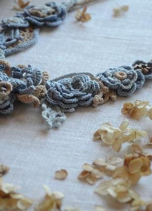 Колье вязаное голубые цветы, ирландское кружево
