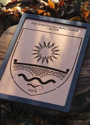 Крашенная металлическая табличка с гравировкой